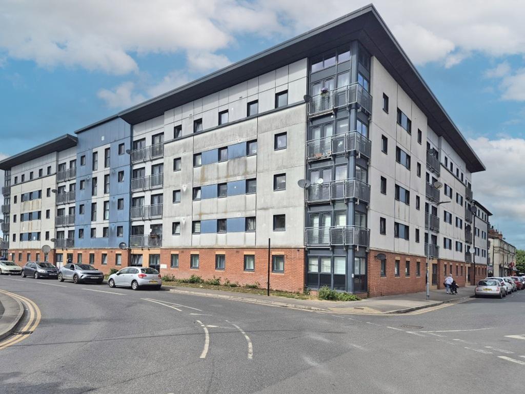 2 Bedroom Flat - for sale by auction