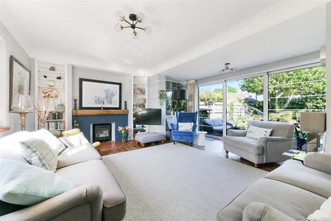 Madan Cottage Avenue Road, Epsom, KT18 7RD