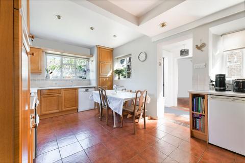 Madan Cottage Avenue Road, Epsom, KT18 7RD
