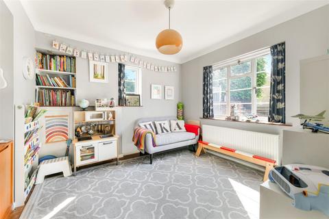 Madan Cottage Avenue Road, Epsom, KT18 7RD