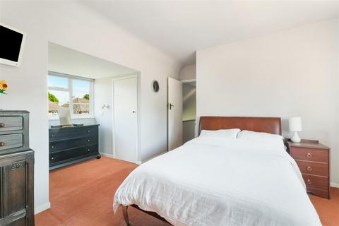 Madan Cottage Avenue Road, Epsom, KT18 7RD