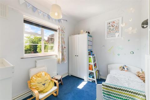 Madan Cottage Avenue Road, Epsom, KT18 7RD