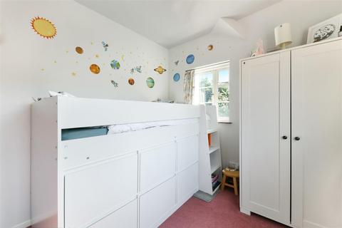 Madan Cottage Avenue Road, Epsom, KT18 7RD