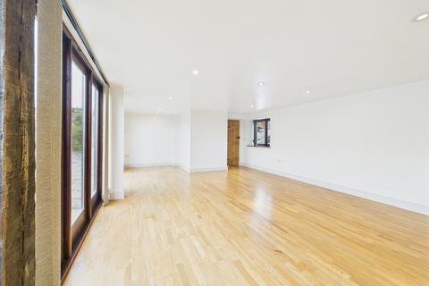 4 bedroom barn conversion to rent, The Wagon Barn, Manor Lane, Bredons Norton, GL20
