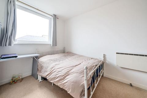 2 bedroom flat for sale, High Street, Feltham TW13
