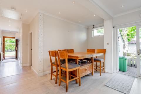 24 Cartsbridge Road, Clarkston, Glasgow, G76 8DH