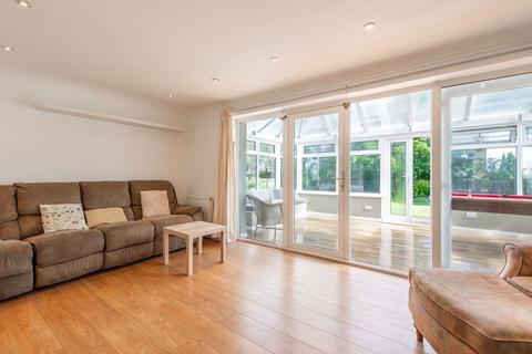 24 Cartsbridge Road, Clarkston, Glasgow, G76 8DH