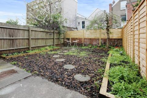 4 bedroom terraced house to rent, North Road, Bristol BS6