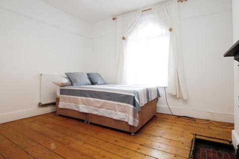 4 bedroom terraced house to rent, North Road, Bristol BS6