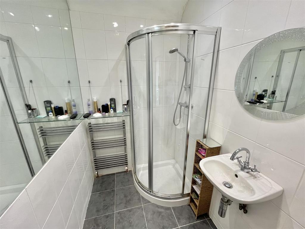 Bed 2 En Suite