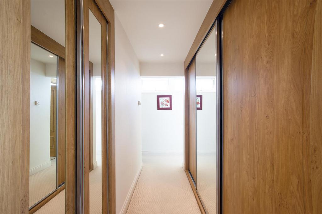32 B Salterns Way 320446 15.jpg