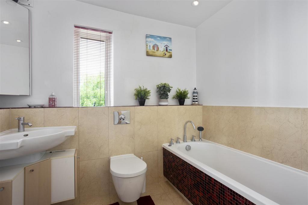 32 B Salterns Way 320446 16.jpg