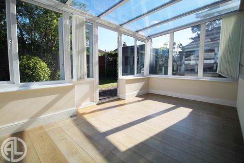 2 bedroom detached bungalow for sale, Station Way, Letchworth Garden City, SG6 3SD