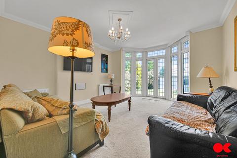 4 bedroom detached house for sale, Parkland Avenue, Romford RM1