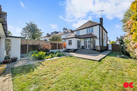 4 bedroom detached house for sale, Parkland Avenue, Romford RM1