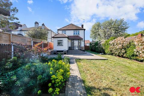 4 bedroom detached house for sale, Parkland Avenue, Romford RM1