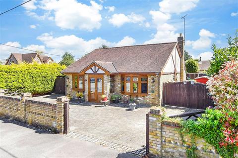 4 bedroom chalet for sale, Oak Avenue, Wickford, Essex