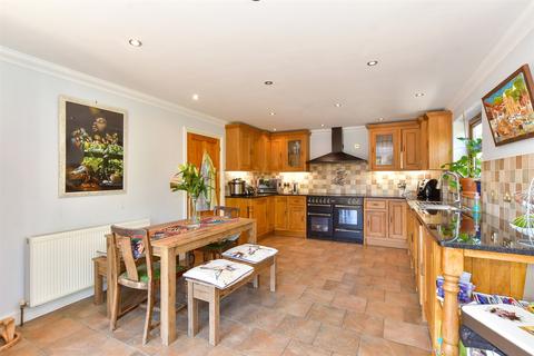 4 bedroom chalet for sale, Oak Avenue, Wickford, Essex