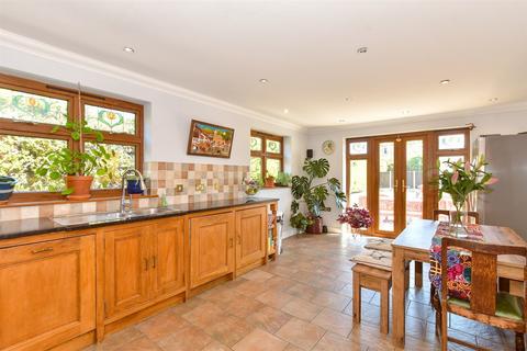 4 bedroom chalet for sale, Oak Avenue, Wickford, Essex