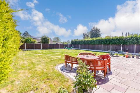 4 bedroom chalet for sale, Oak Avenue, Wickford, Essex