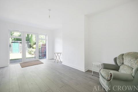 2 bedroom flat to rent, Chase Gardens, Chingford