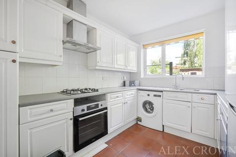2 bedroom flat to rent, Chase Gardens, Chingford