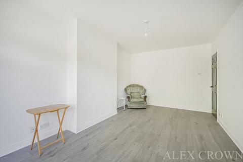 2 bedroom flat to rent, Chase Gardens, Chingford