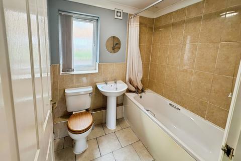 1 bedroom flat to rent, Madison Gardens, St Mary Street, ,