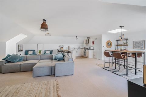 2 bedroom penthouse for sale, Pentire Avenue, Newquay TR7
