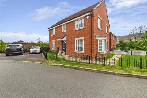 4 bedroom detached house for sale, Quindell Close, Aylesbury HP18