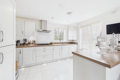 4 bedroom detached house for sale, Quindell Close, Aylesbury HP18