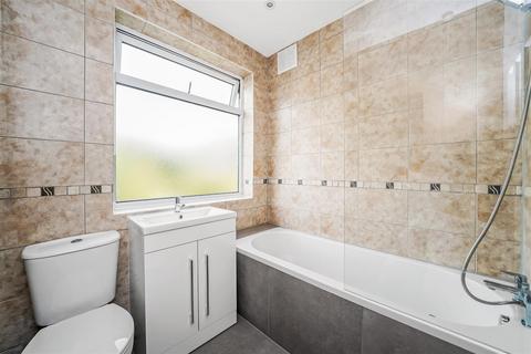 3 bedroom semi-detached house to rent, Hall Lane, London E4