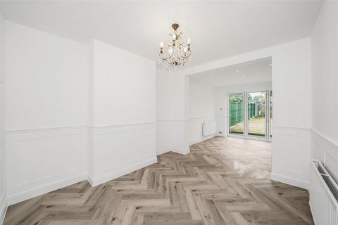 3 bedroom semi-detached house to rent, Hall Lane, London E4