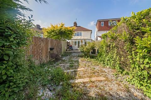 7 Bourne Lane, Caterham, CR3 5SP
