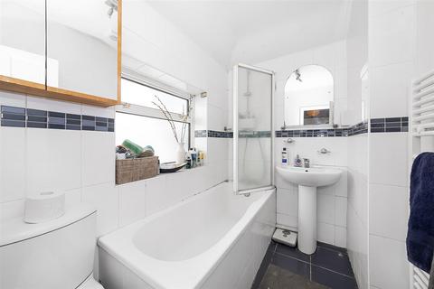 7 Bourne Lane, Caterham, CR3 5SP