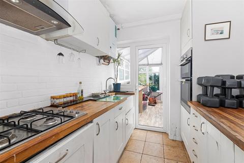 7 Bourne Lane, Caterham, CR3 5SP