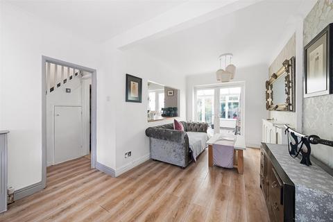 7 Bourne Lane, Caterham, CR3 5SP