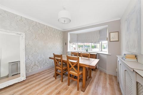 7 Bourne Lane, Caterham, CR3 5SP