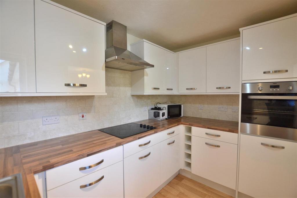 Kitchen 2.JPG