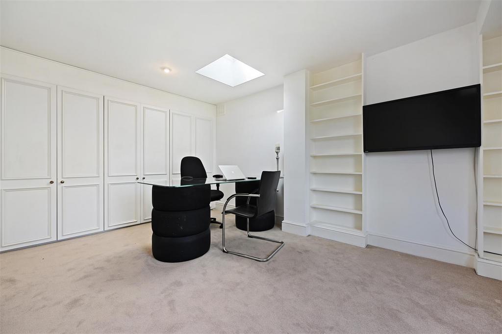 Black Lion Mews - Bedroom B3 (1).JPG