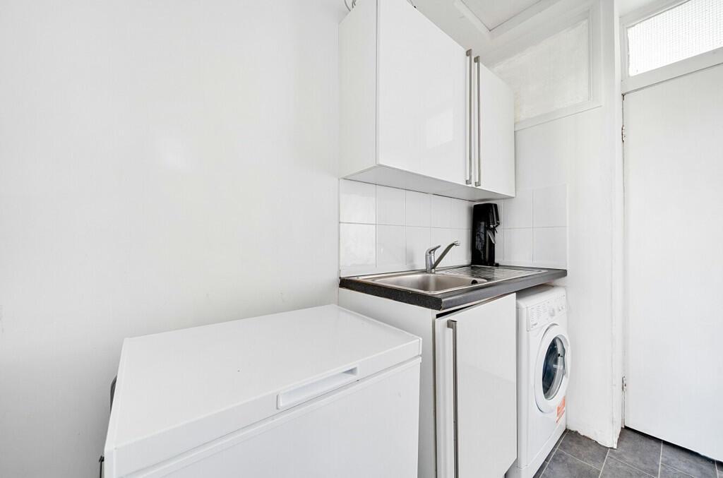 Kitchen 2.jpeg