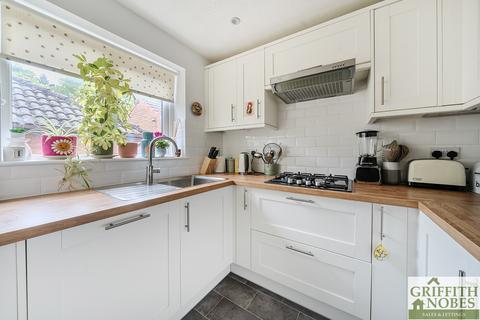 8 Fitzhardinge Way, Berkeley, GL13 9EG