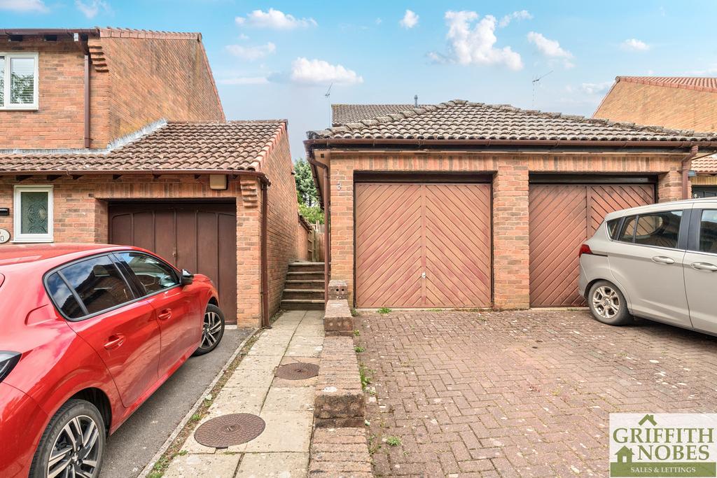 Drive/Garage
