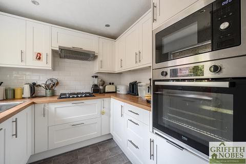 8 Fitzhardinge Way, Berkeley, GL13 9EG