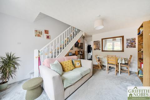 8 Fitzhardinge Way, Berkeley, GL13 9EG