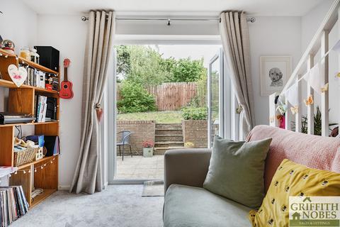 8 Fitzhardinge Way, Berkeley, GL13 9EG