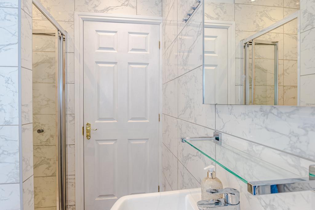 Bathroom2