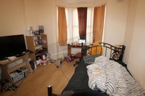 6 bedroom end of terrace house to rent, *£105pppw excl bills* Willoughby Avenue, Nottingham