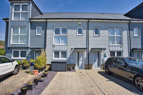 14 Kings Way, Folkestone, CT19 5UX