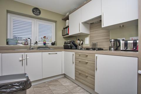 14 Kings Way, Folkestone, CT19 5UX